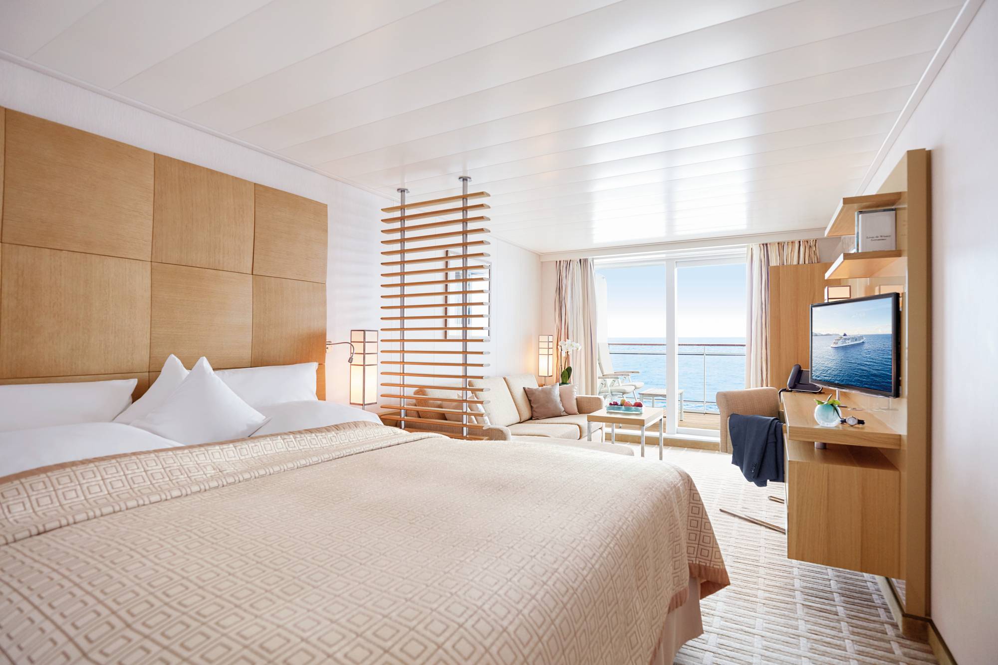 Cruiseschip Europa 2 afvaarten, hutten en dekplannen