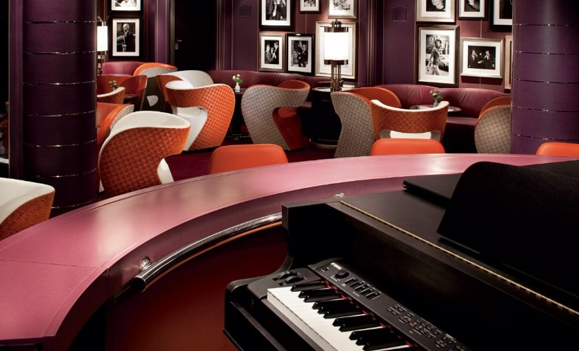 Piano bar van Holland America Line