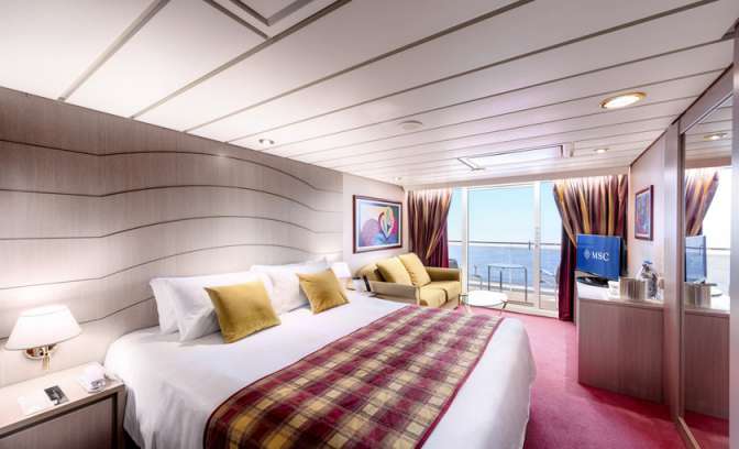 Hut met uitzicht op zee en balkon van MSC Cruises