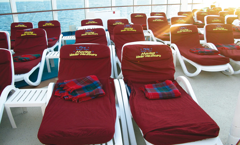 Bedden om film te kijken op de Carribean Princess van Princess Cruises