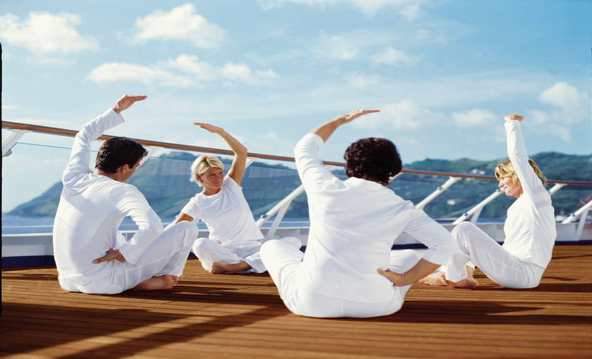 Yoga op de Europa van Hapag Lloyd