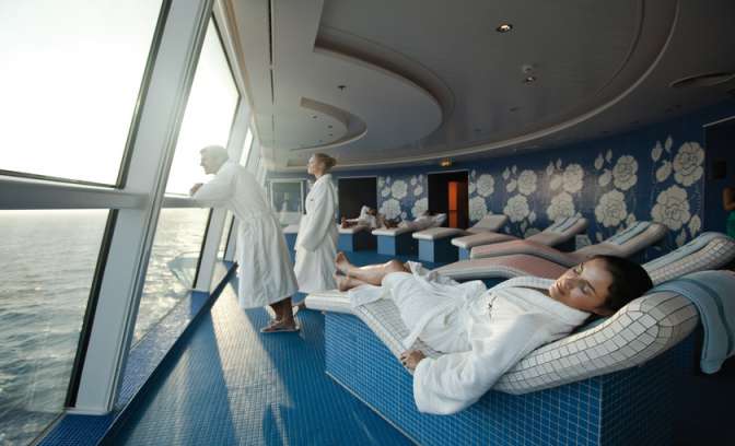 Spa met uitzicht op zee aan boord van cruiseschip Celebrity Solstice