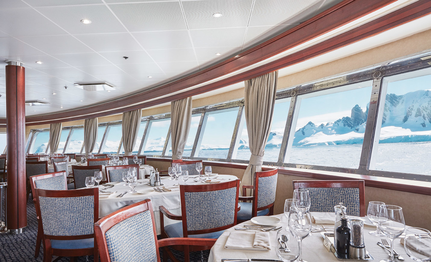 Restaurant aan boord van Silversea Explorer 