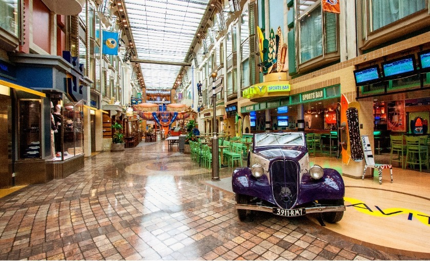 De promenade op de adventure of the seas