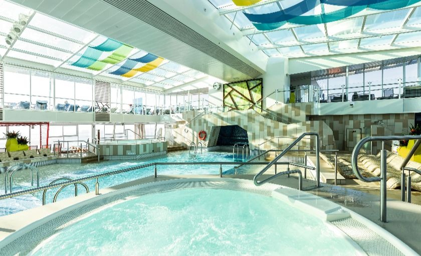 Mein Schiff 4 binnenzwembad