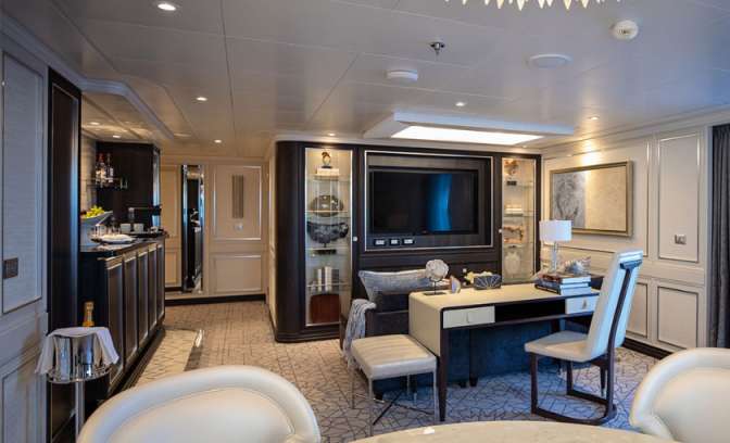 Master suite of the seven seas splendor