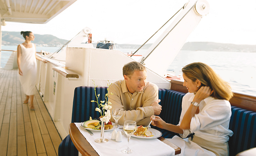 lunch aan boord van seadream deluxe rederij